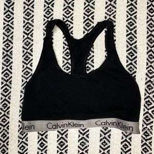 Black Calvin Klein sports bra!! π€
